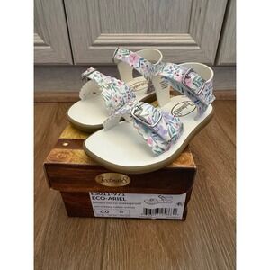 BNIB Footmates Ariel Sandals Sz 6